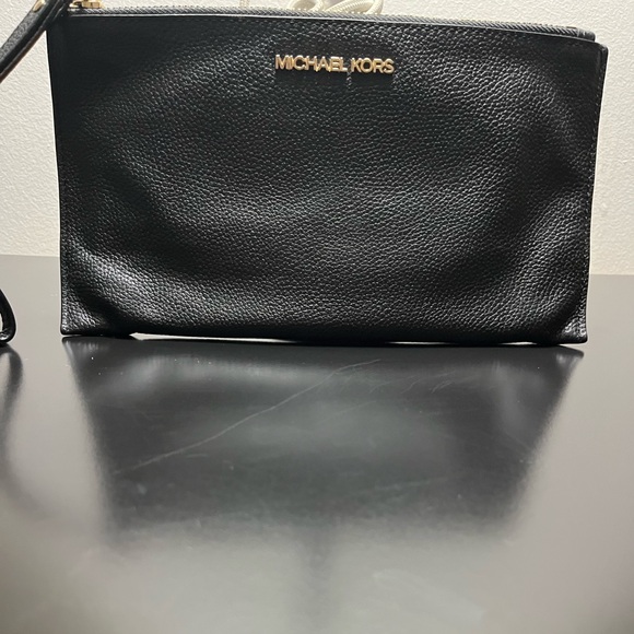 Michael Kors Handbags - Michael Kors black leather wristlet in EUC.